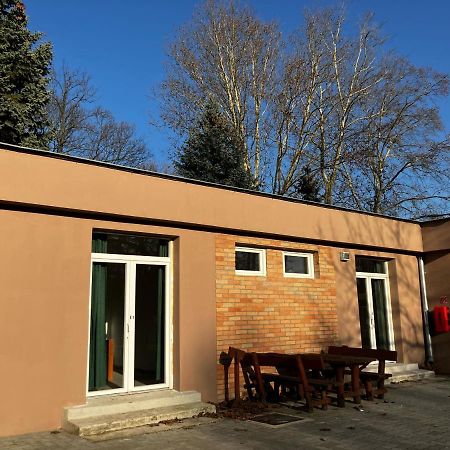 Oereg-To Youth Hostel Tata Εξωτερικό φωτογραφία