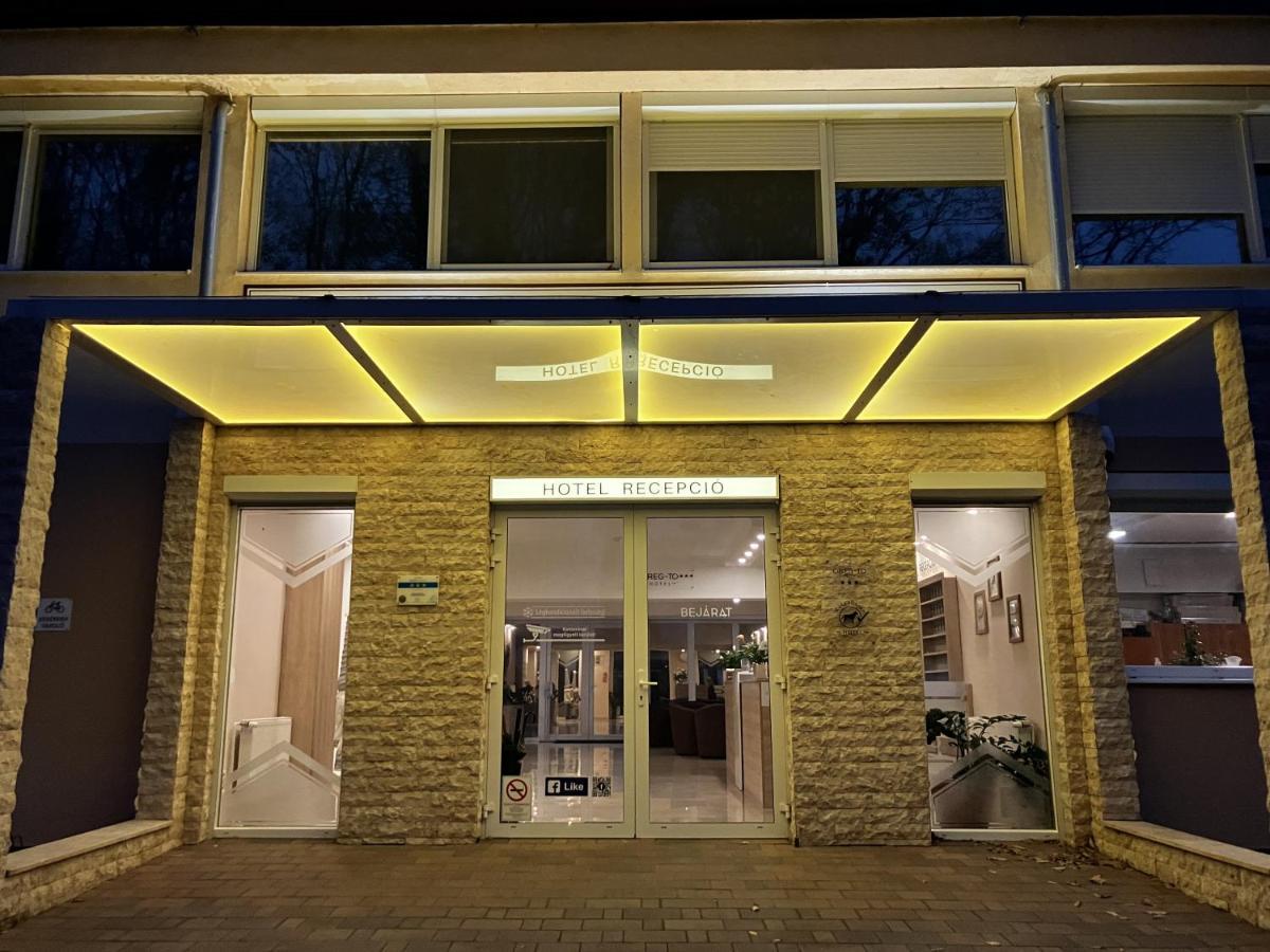 Oereg-To Youth Hostel Tata Εξωτερικό φωτογραφία