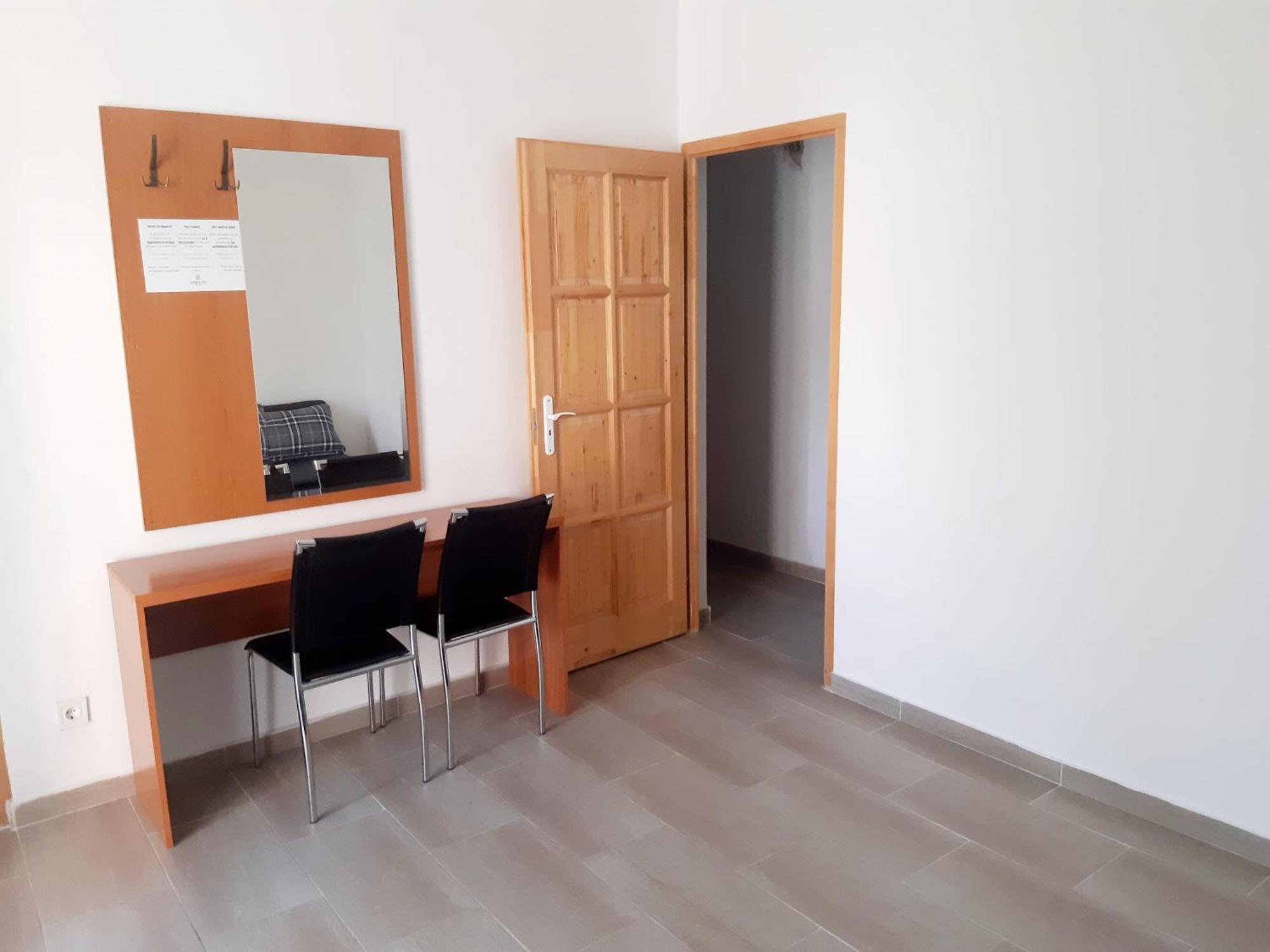 Oereg-To Youth Hostel Tata Εξωτερικό φωτογραφία